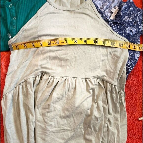 Tops Bundle.Size S and XS - Picture 11 of 16